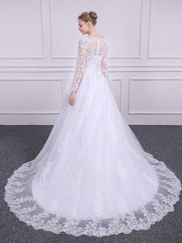 Elegant Sccop Appliques Vintage A-line Lace Wedding Dress