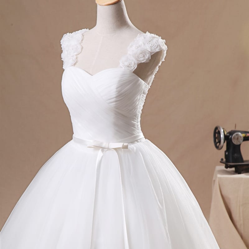 Elegant White Princess V-neck Flower Wedding Dress