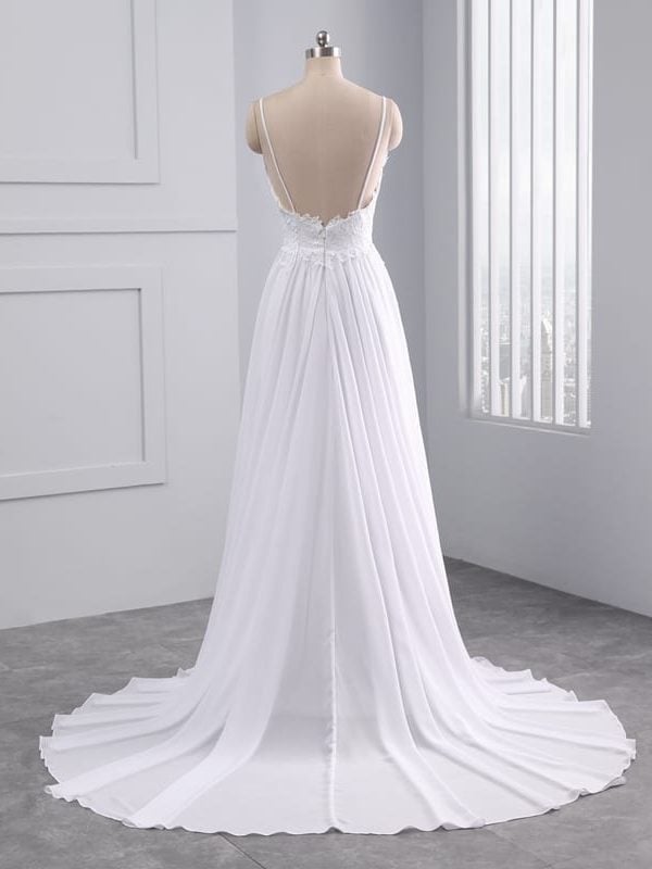 Beautiful Sleeveless Appliques Lace Pearls Beach Scalloped Wedding Dress