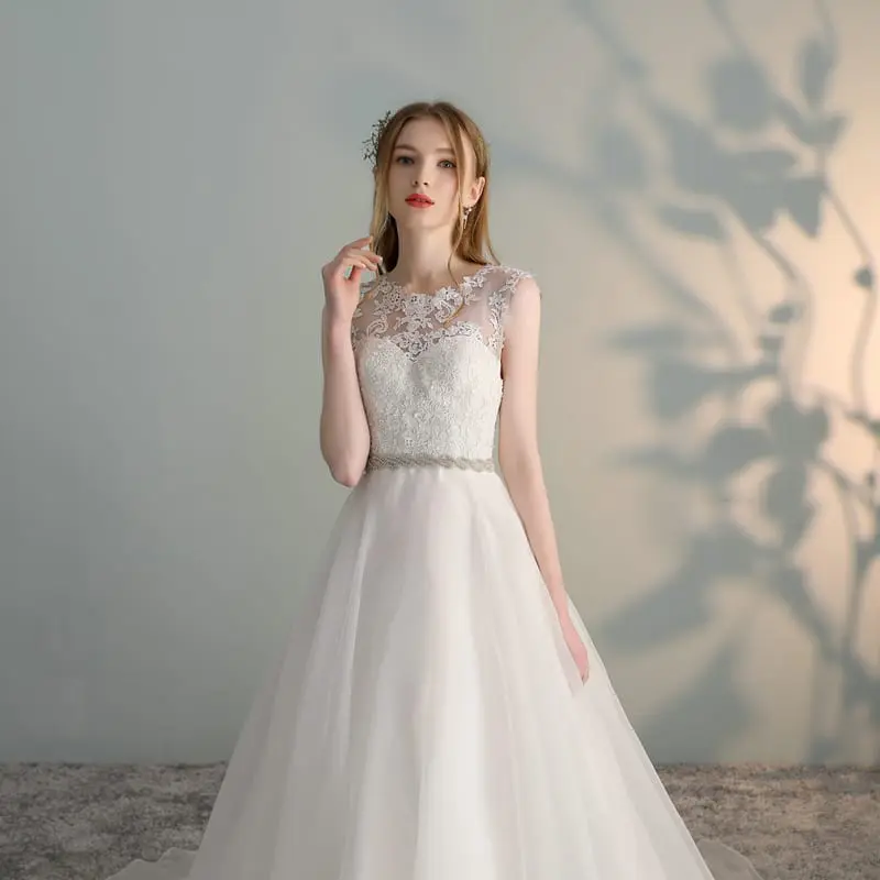 Elegant O-neck Organza Appliques Ball Gown Wedding Dress