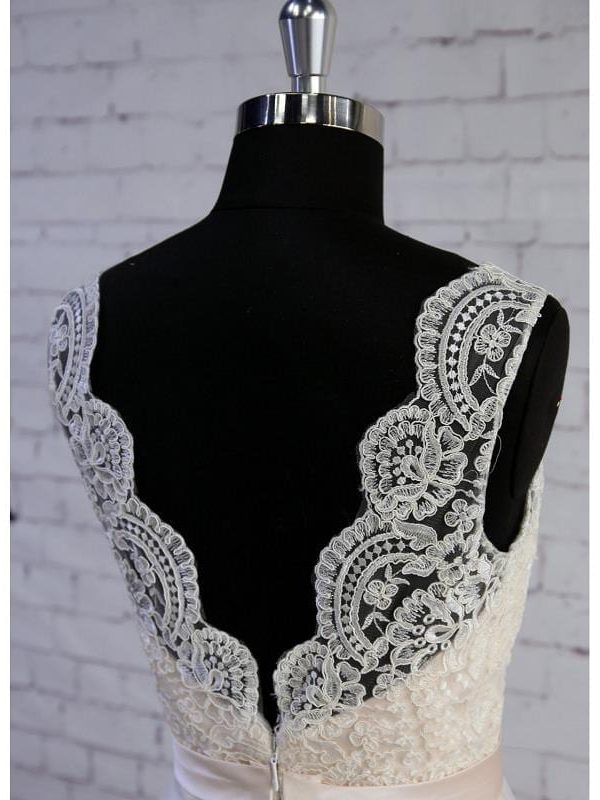 Ivory Sleeveless Tulle Lace A-line Floor-length V-neck Wedding Dress