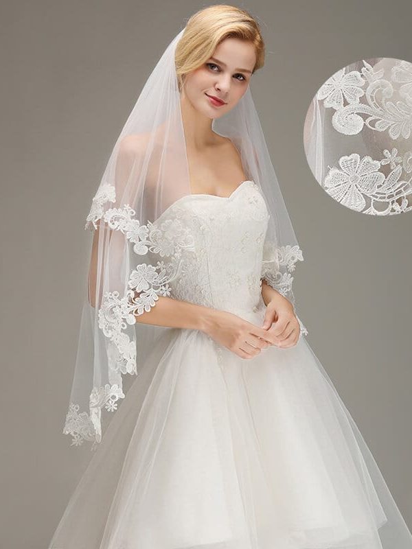 1.5m Lace Edge Two Layers Tulle Wedding Veil With Comb