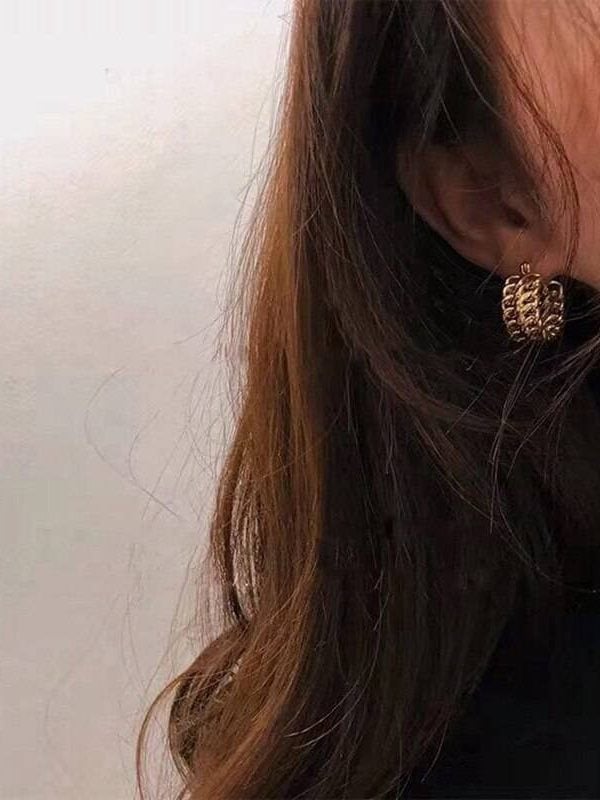 Vintage design metal gold twist hoop earrings