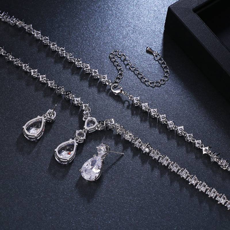 Cubic Zirconia Crystal Earrings Necklace Wedding Jewelry Set in Wedding Accessories