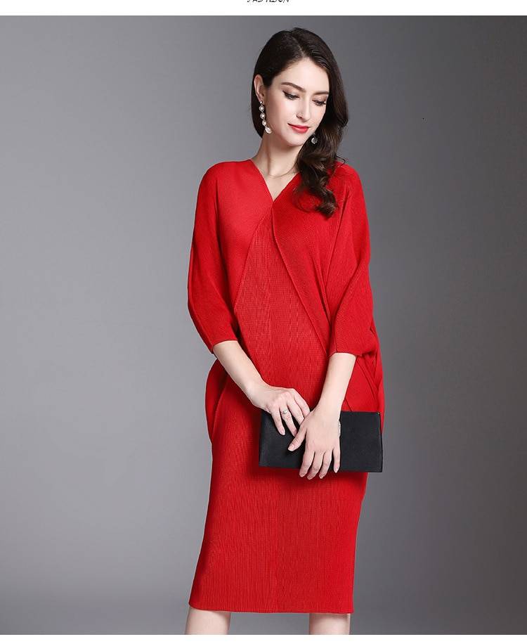 V Collar Bawting Sleeve Pleated Loose Dress in Dresses