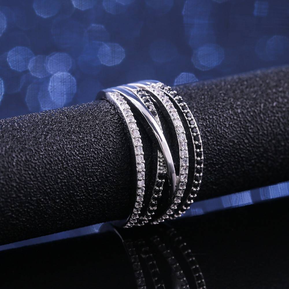 Twist ethnic style with black and white stone women finger ring