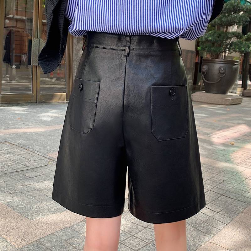 Back buttons pu leather loose shorts