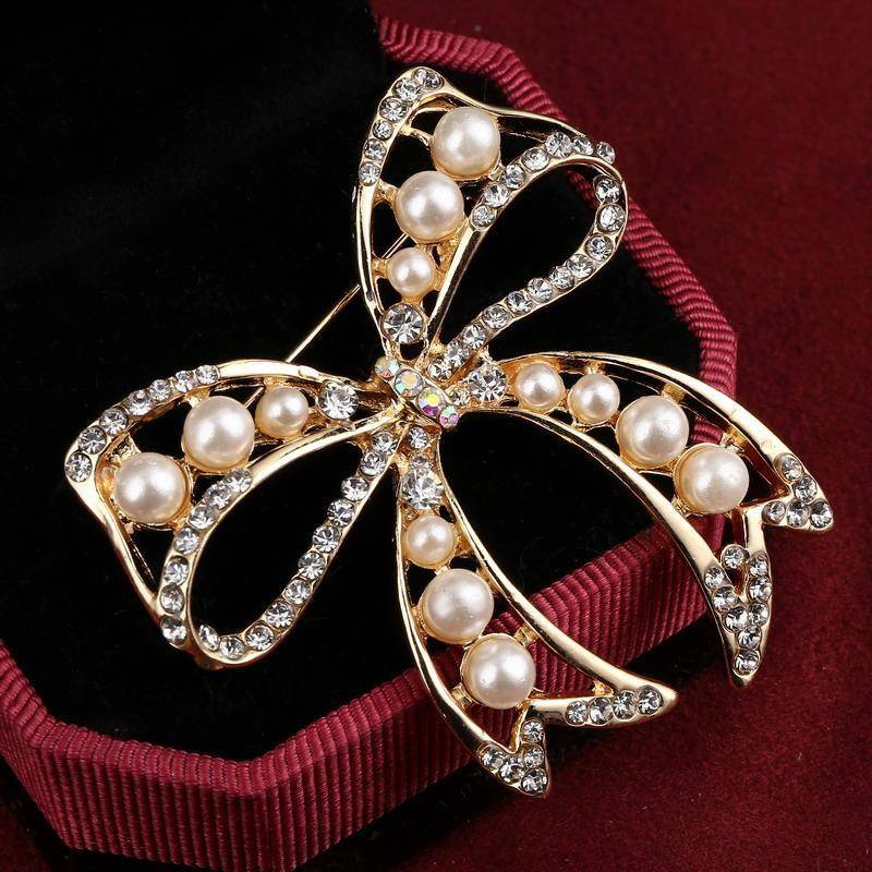 Vintage Gold Brooch Pins Crystals Pearl Flower Brooch Wedding Accessories in Wedding Accessories