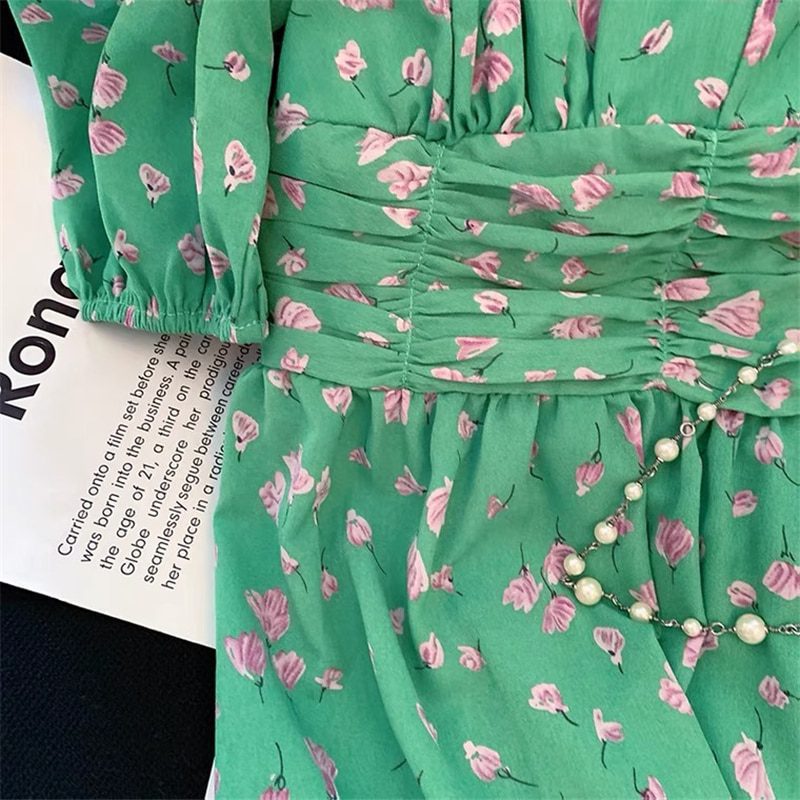 Floral Print Short Puff Sleeve Loose Green Boho Mini Dress in Dresses