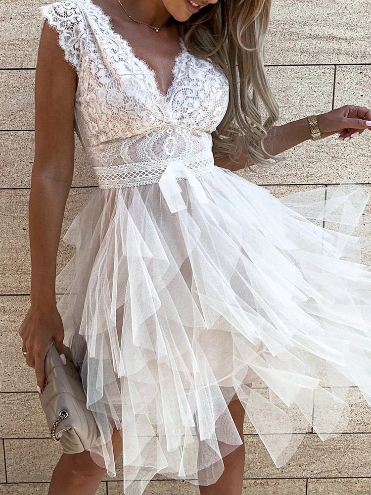 Deep V-Neck Sleeveless Lace Pleated Dress in Dresses