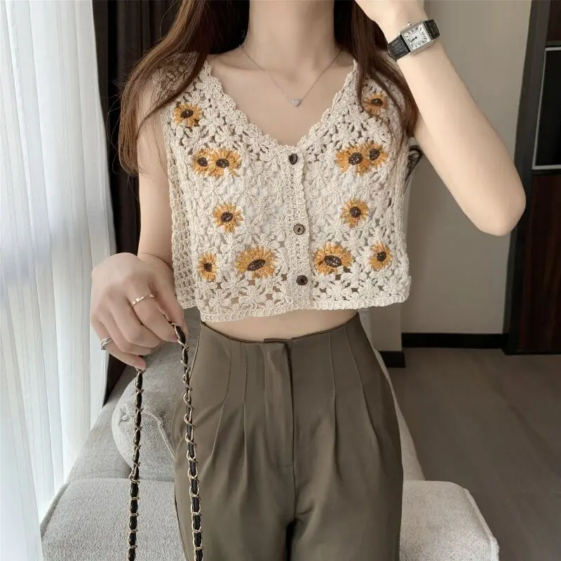 Floral Embroidery Sleeveless Buttons Front Crop Top in T-shirts & Tops