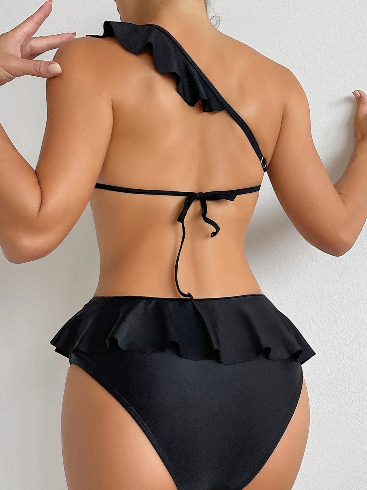 Solid Color One Shoulder Cutout Siamese Sexy Lacing Swimsuit in One Shoulder Swimsuit