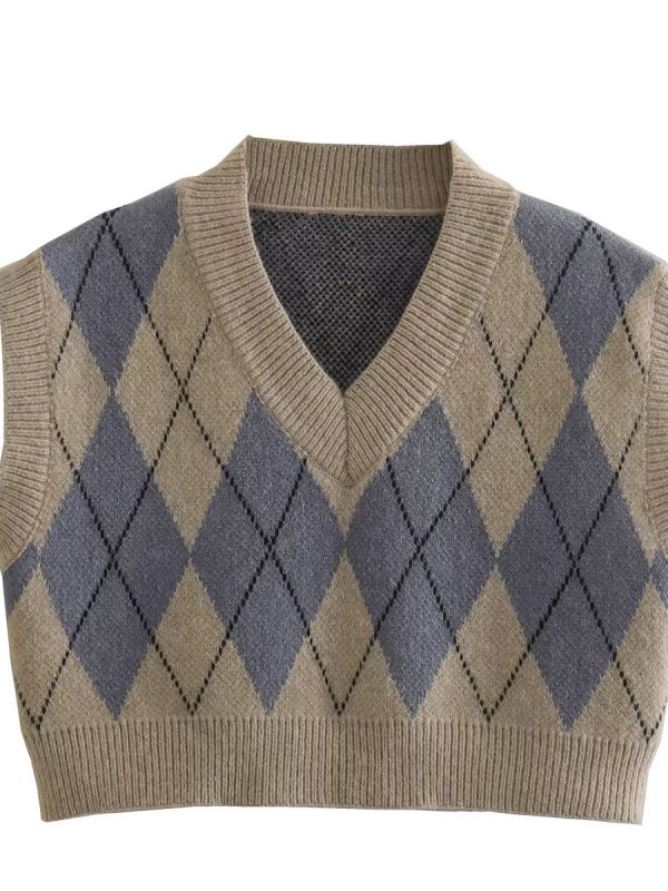 Chic Diamond Pattern Short Vest in Sweaters