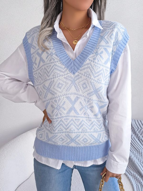 Snowflake Pattern V-neck Knitted Vest in Sweaters