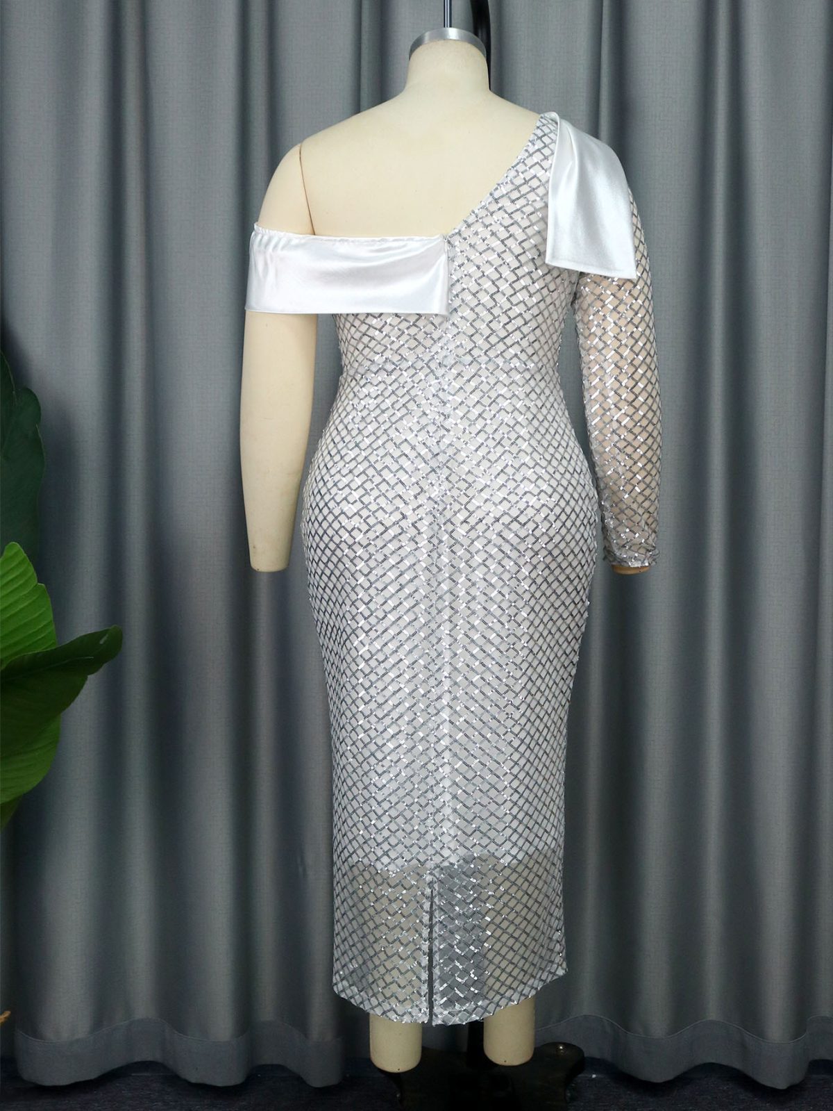 Light Luxury One Shoulder Sleeve Sequin Dress in Evening Dresses