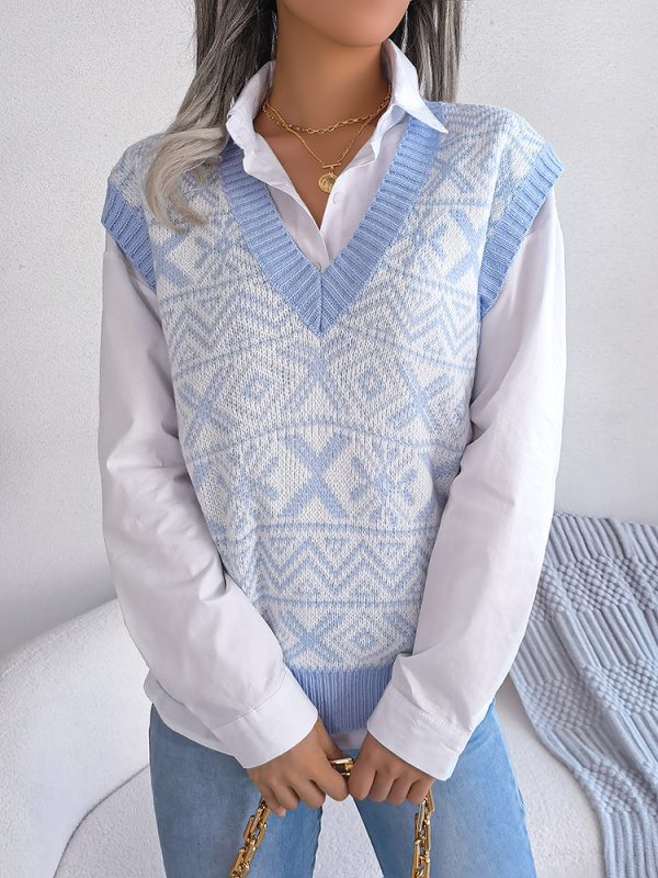 Snowflake Pattern V-neck Knitted Vest in Sweaters