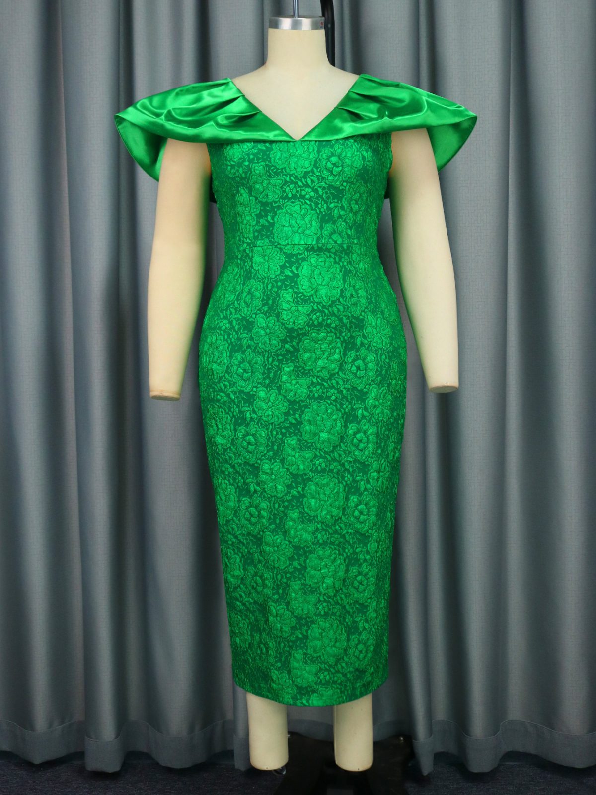 Elegant Cloak Sleeve Printing Dress in Evening Dresses