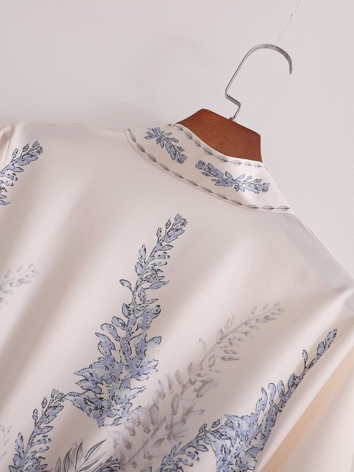 Positioning Printing Pullover V neck Series Belt Long Sleeve Dress in Dresses
