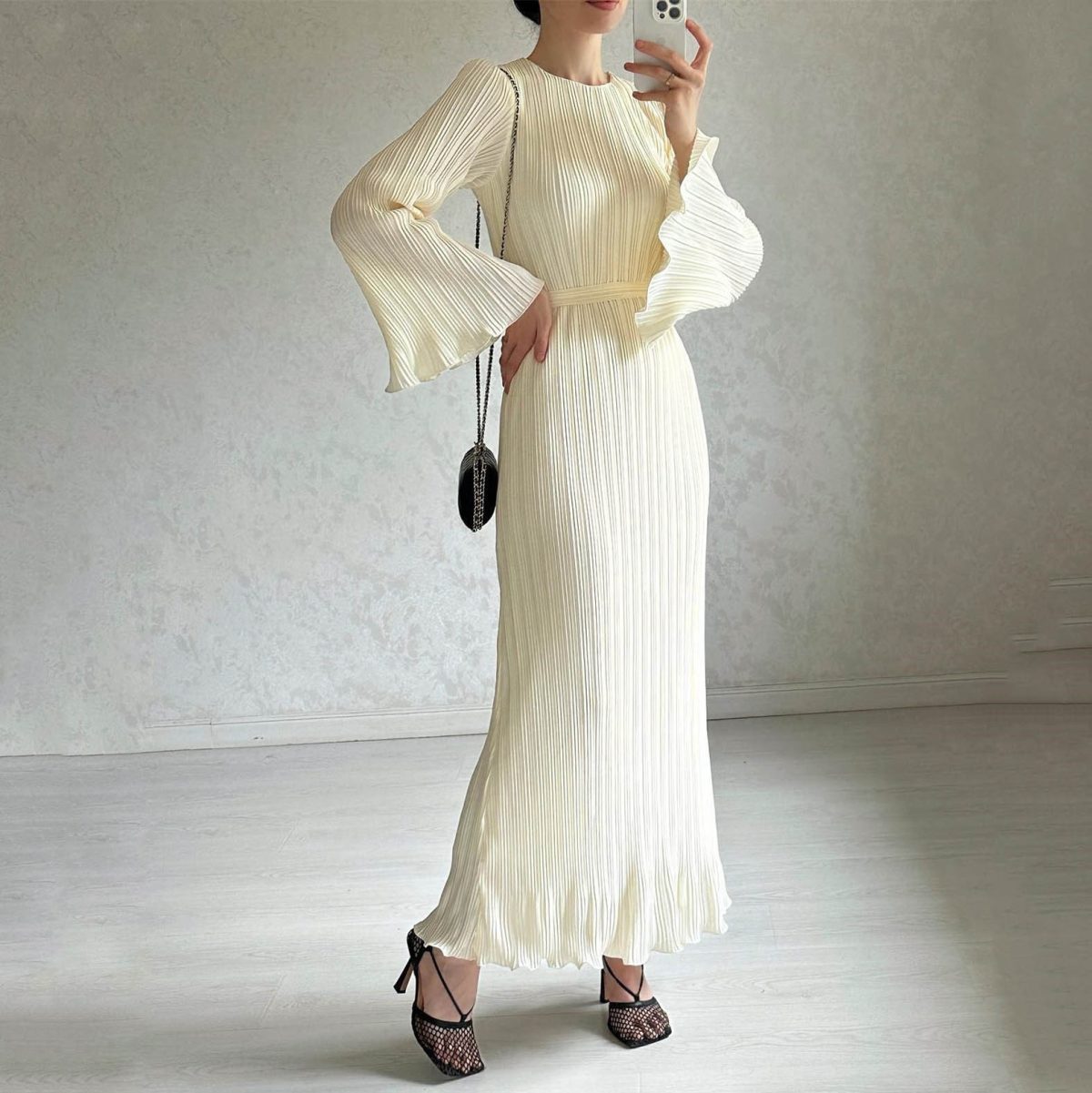 Casual Solid Color Round Neck Flared Sleeves Pleated Dress in Dresses