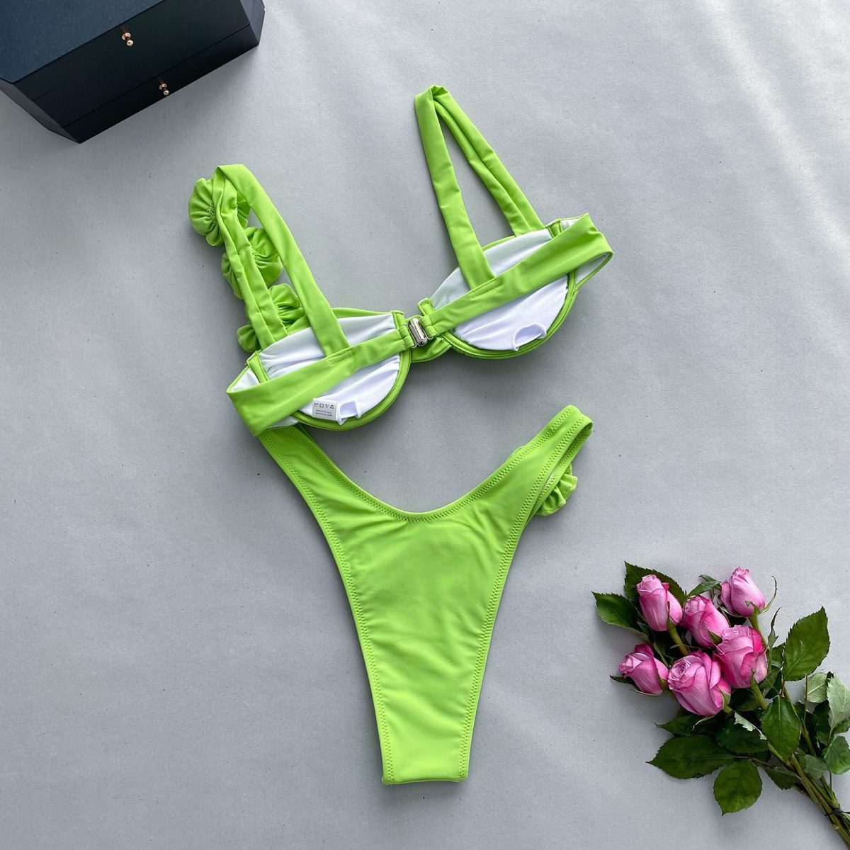 Steel Bracket Three Dimensional Floral Split Bikini Swimsuit in Swimsuits