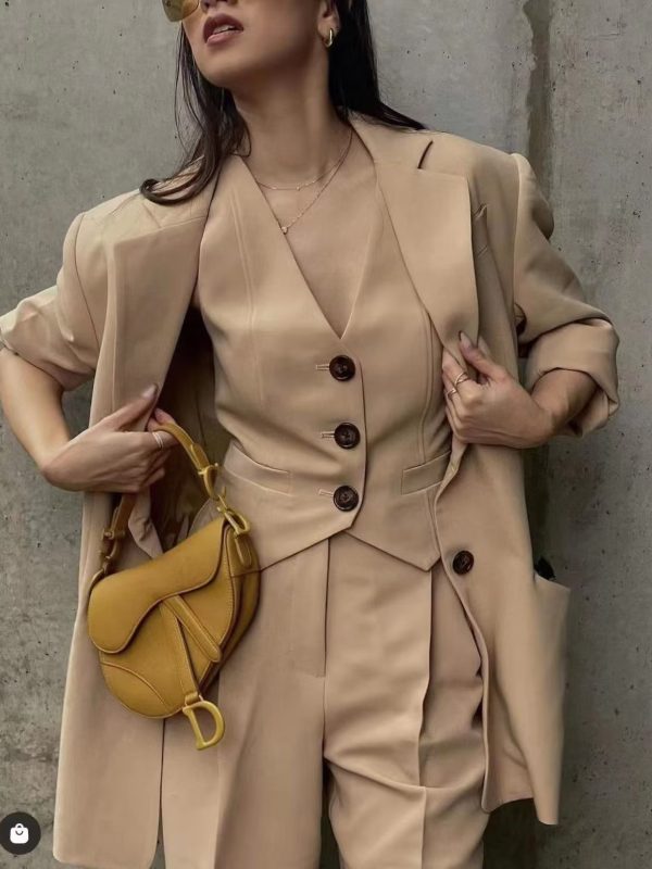 V Neck Sleeveless Buckle Vest Coat in Coats & Jackets